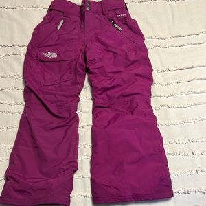 The North Face girls (7/8) snow-pants.